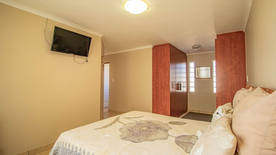 To Let 3 Bedroom Property for Rent in Heiderand Western Cape